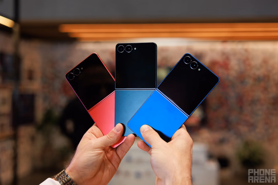 Galaxy Z Flip 7 - Đại diện cho phân khúc thời trang và sự linh hoạt. Ảnh: PhoneArena